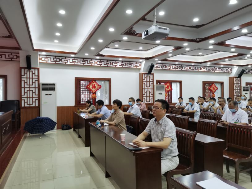 信陽市中醫(yī)院召開第二季度醫(yī)療質(zhì)量點(diǎn)評大會(huì)