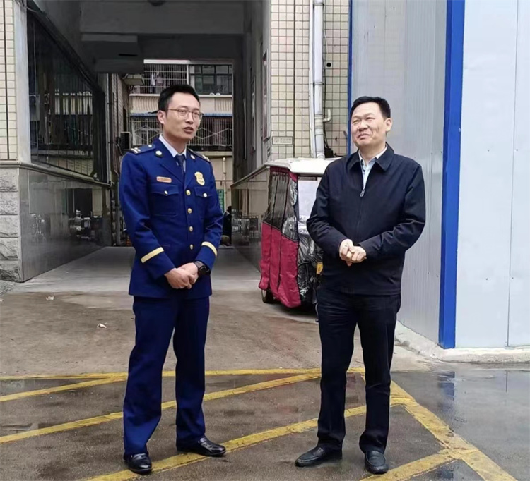 信陽市中醫(yī)院邀請浉河區(qū)消防大隊專家來院進行消防安全指導